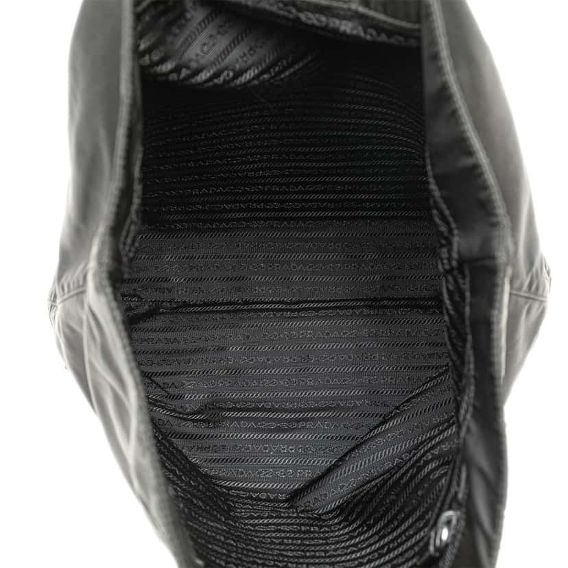Prada Tessuto Tote Black Good condition - Model View
