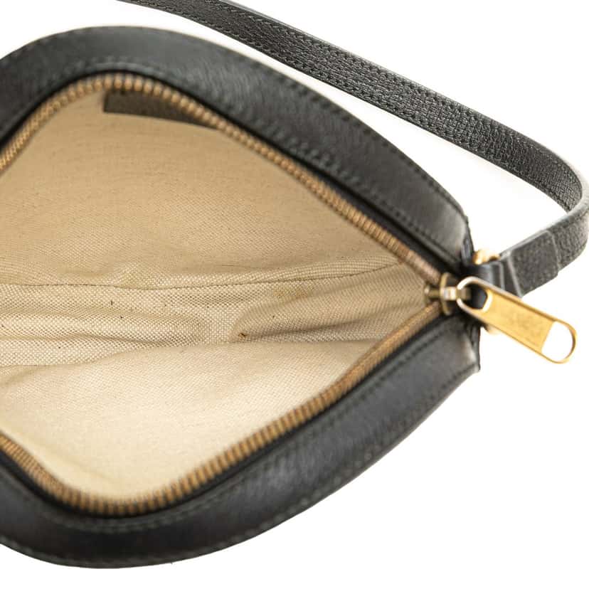 Gucci GG Marmont Velvet Round Crossbody Black Velvet Good condition - Model View