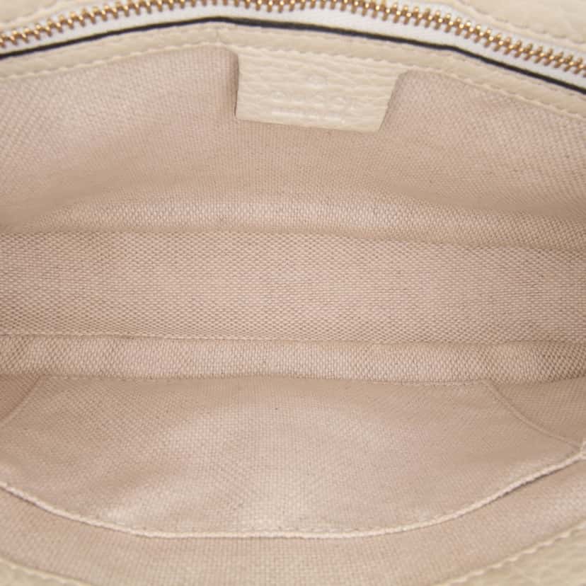 Gucci Medium Leather Soho Chain Flap Crossbody White Leather Good condition - Model View
