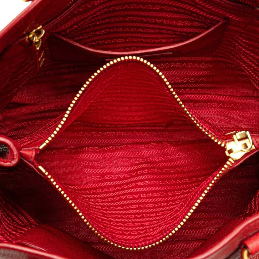 Prada Vitello Daino Open Convertible Tote Red Leather Good condition - Model View