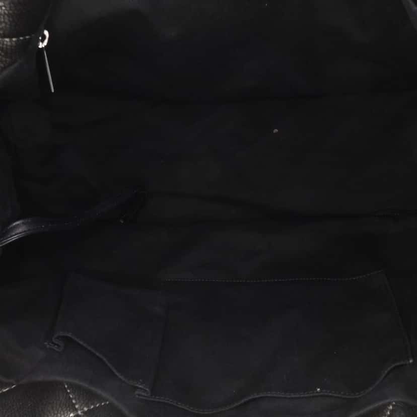 Chanel CC Metallic Caviar Soft Tote Grey Leather Good condition - Model View