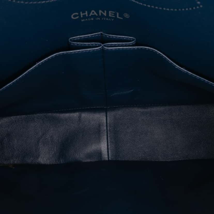 Chanel Jumbo Classic Patent Double Flap Blue Leather Good condition - Model View