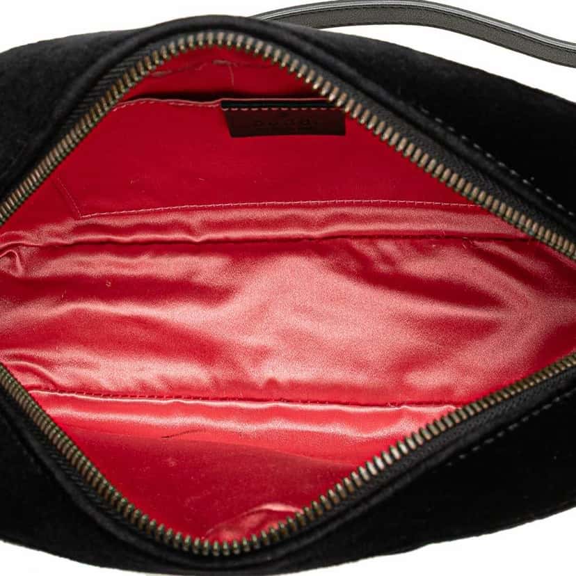 Gucci Small GG Marmont Matelasse Velvet Crossbody Black Velvet Good condition - Model View