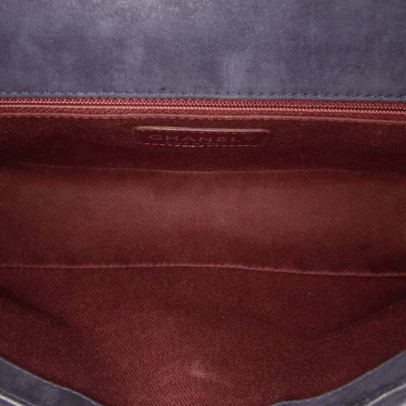 Chanel Chocolate Bar Iridescent Calfskin Bubble Flap Blue Leather Good condition - Model View