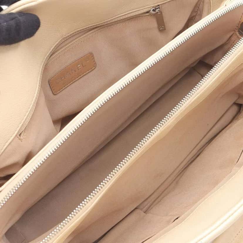 Chanel Petite Caviar Timeless Tote White Leather Good condition - Inside View