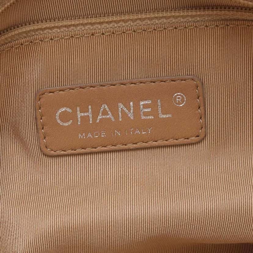 Chanel Petite Caviar Timeless Tote White Leather Good condition - Model View