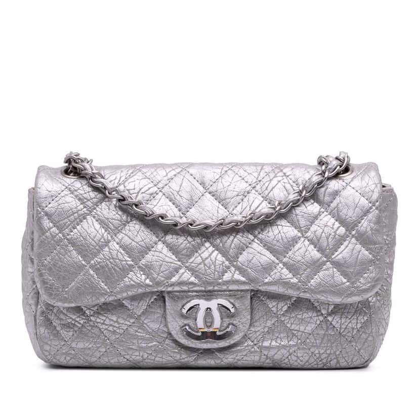 Chanel Quilted Aged Calfskin On The Rocks Flap Silver Leather Good condition - Front View