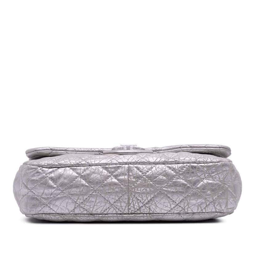 Chanel Quilted Aged Calfskin On The Rocks Flap Silver Leather Good condition - Inside View