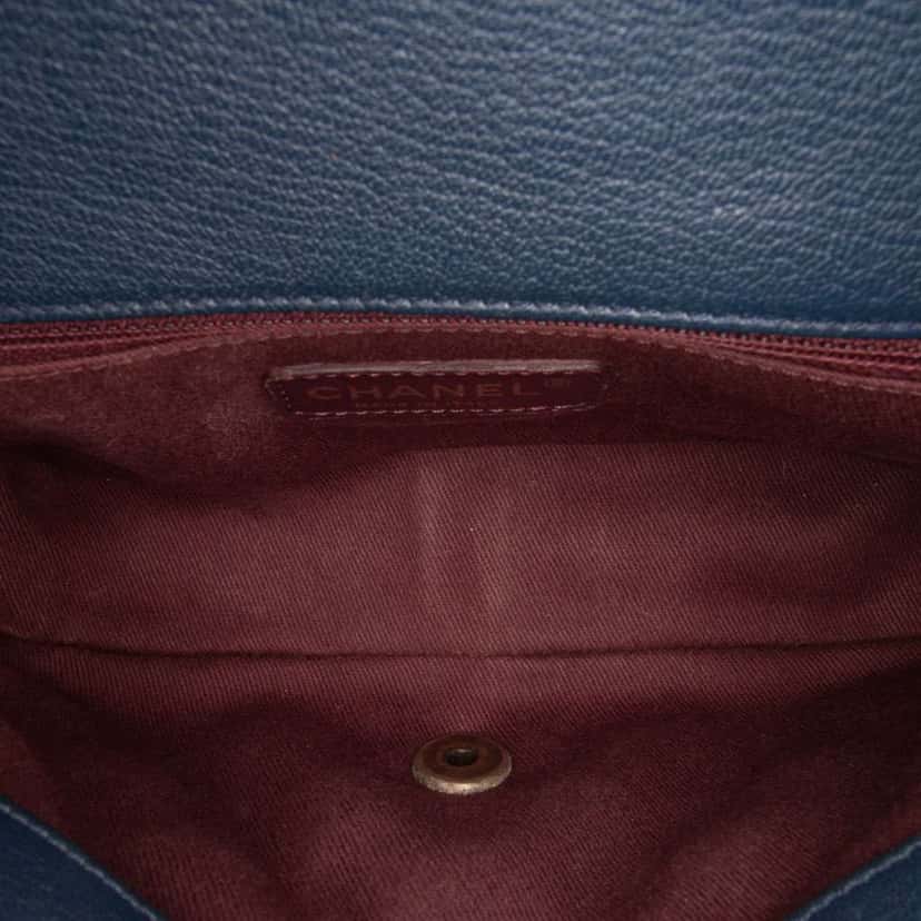 Chanel Paris-Salzburg Small Patent and Goatskin CC Eyelet Flap Blue Leather Very good condition - Model View