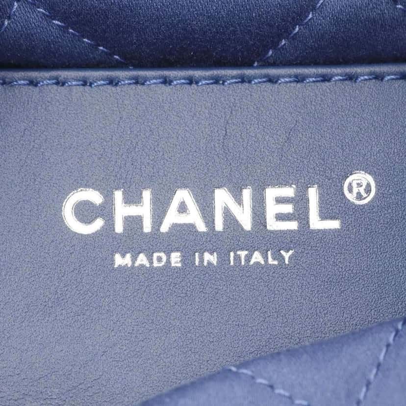 Chanel Mini Denim Studded 22 Handbag Blue Denim Good condition - Model View