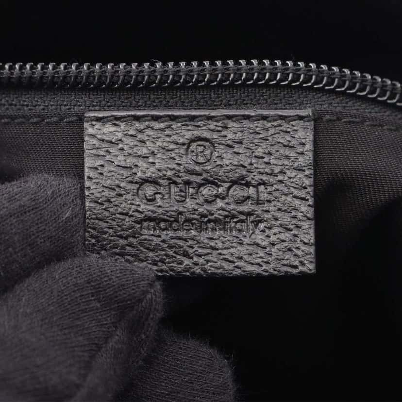 Gucci GG Canvas Crossbody Black Canvas Good condition - Model View