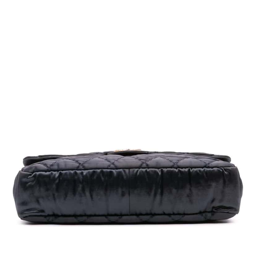 Chanel Extra Large CC Quilted Satin Single Flap Black Satin Good condition - Inside View