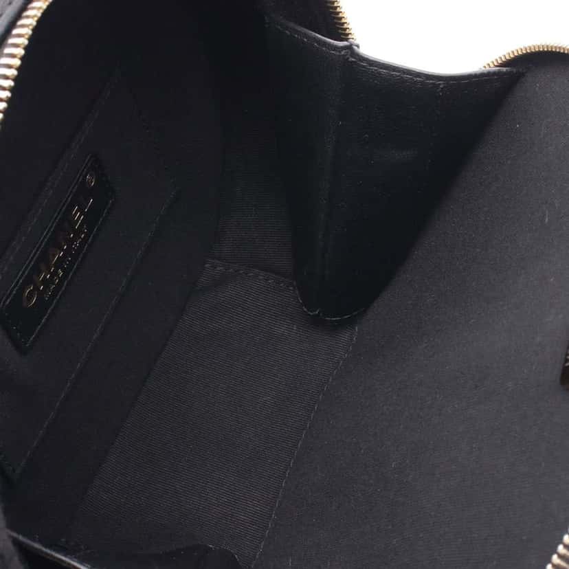 Chanel Quilted Lambskin Oval Logo Chain Top Handle Round Clutch on Chain Black Leather Good condition - Inside View