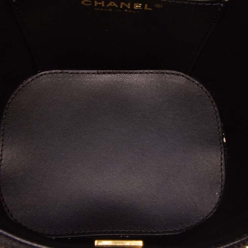 Chanel Quilted Lambskin Trendy CC Vanity Case Black Leather Good condition - Model View