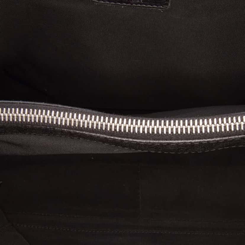 Chanel Caviar Grand Shopping Tote Black Leather Good condition - Model View