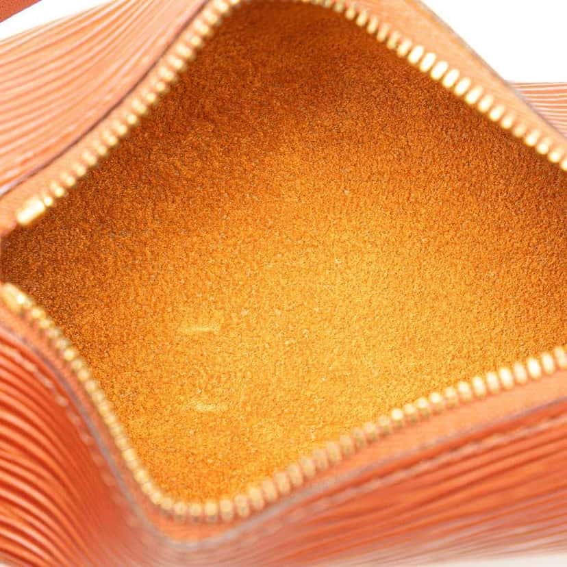 Louis Vuitton Epi Pochette Papillon Brown Leather Good condition - Model View