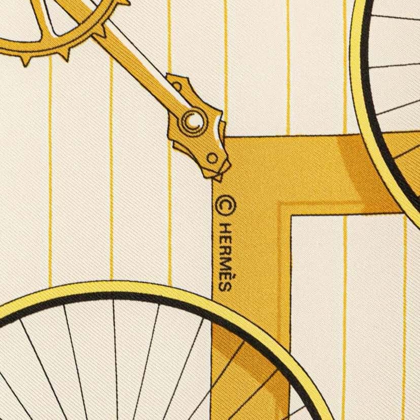 Hermès Les Becanes Silk Scarf Green Silk Good condition - Model View