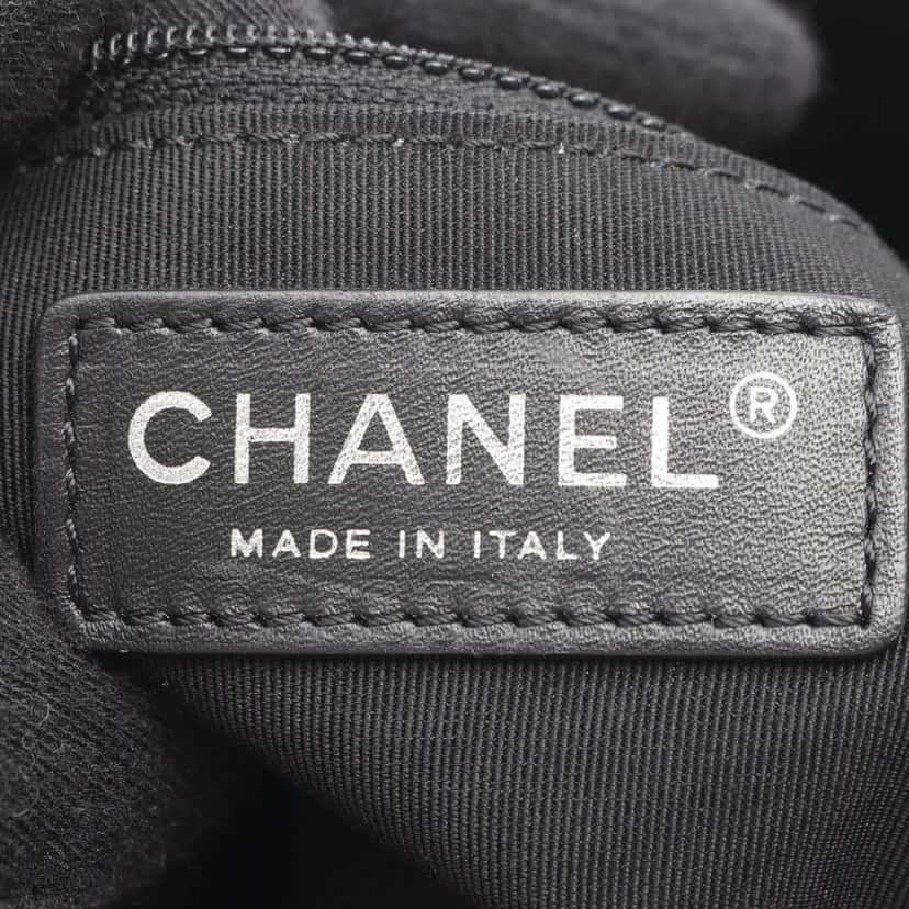 Chanel Quilted Lambskin Urban Delight Tote Black Leather Good condition - Model View