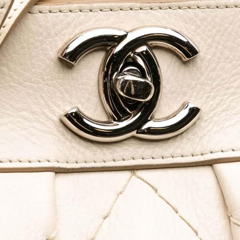 Chanel Large Quilted Aged Calfskin On The Road Tote Brown Leather Good condition - Box View