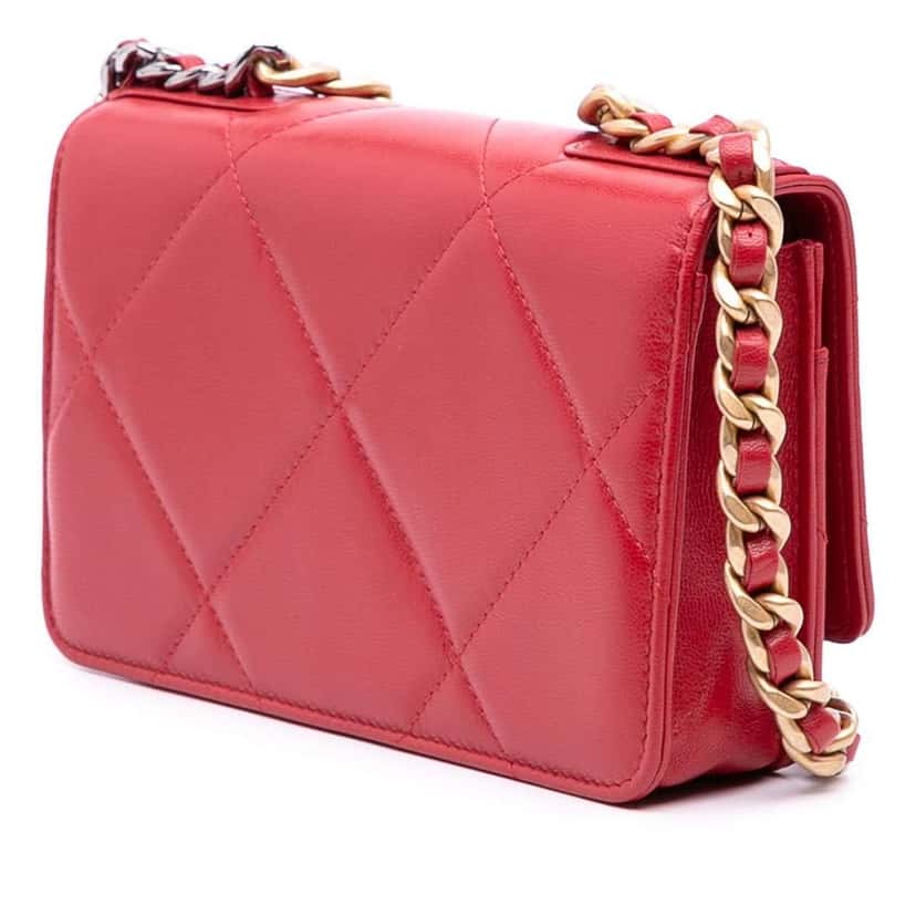 Chanel Quilted Goatskin 19 Wallet on Chain Red Leather Good condition - Back View