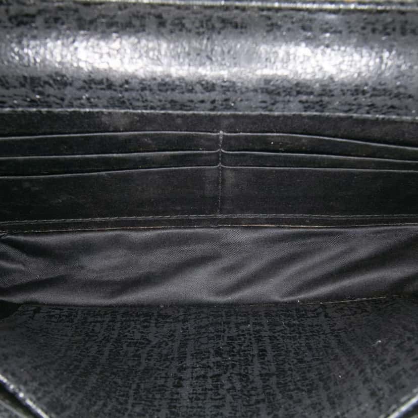 Chanel CC Quilted Crinkled Calfskin Wallet On Chain Black Leather Good condition - Model View