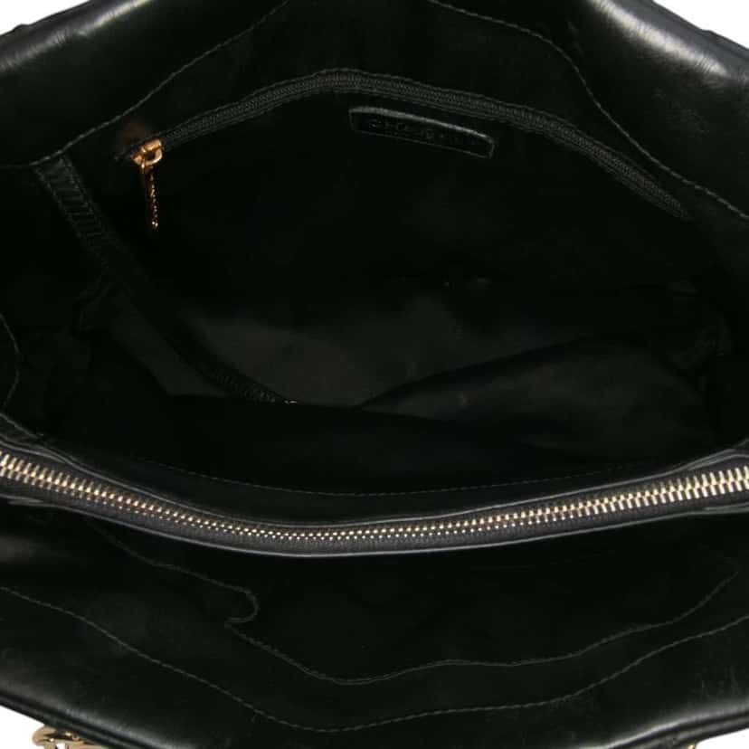 Chanel Large Chevron Calfskin Surpique Tote Black Leather Good condition - Model View