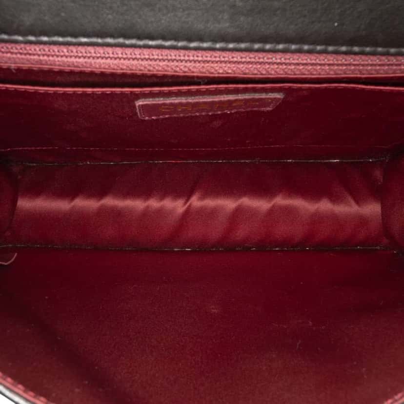 Chanel Medium Quilted Lambskin Golden Class Flap Black Leather Very good condition - Model View