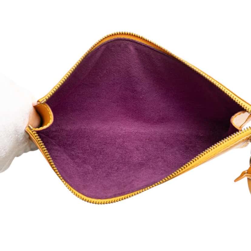 Louis Vuitton Epi Pochette Accessoires Yellow Leather Good condition - Model View