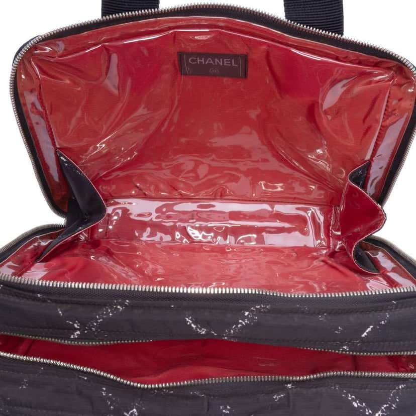 Chanel Old Travel Line Nylon Handbag Black Good condition - Model View