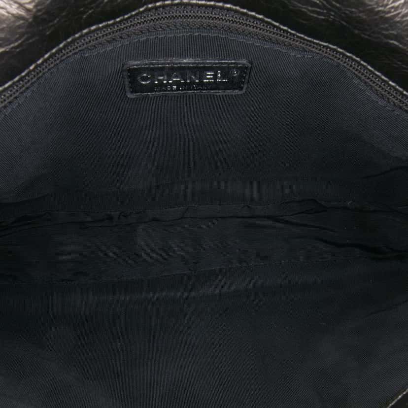 Chanel Medium Quilted Metallic Aged Calfskin Chain Me Flap Grey Leather Good condition - Model View
