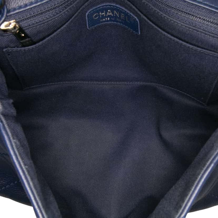 Chanel Quilted Calfskin Curvy Flap Blue Leather Good condition - Model View