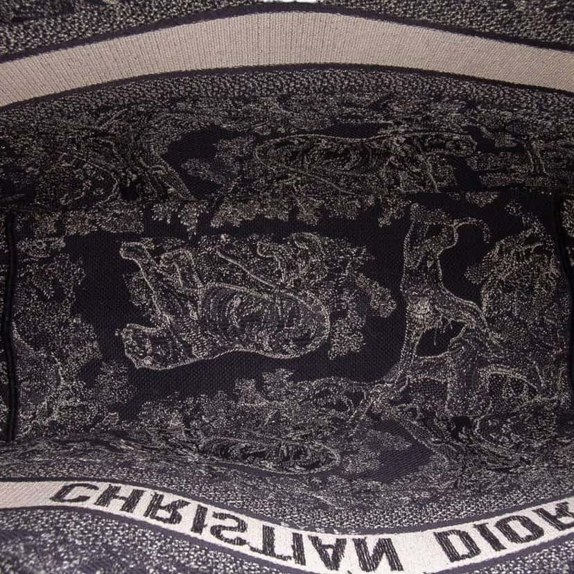 Dior Large Canvas Toile de Jouy Reverse Embroidered Book Tote Blue Canvas Good condition - Model View
