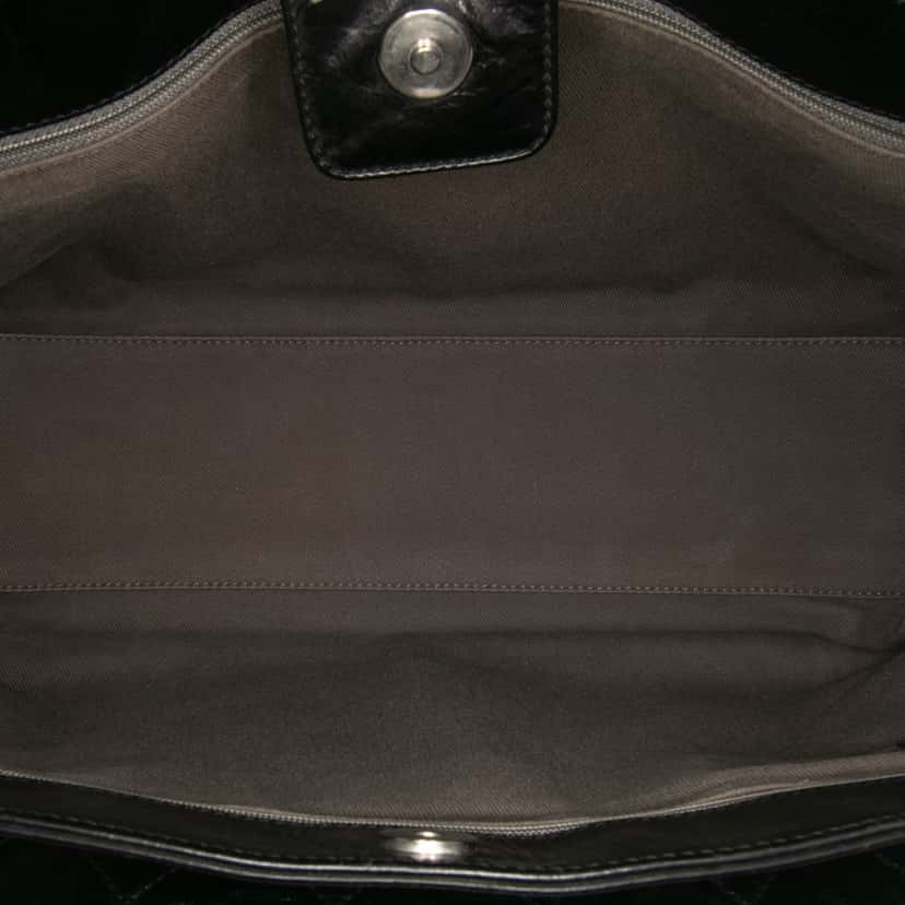 Chanel Medium Quilted Glazed Calfskin Executive Tote Black Leather Good condition - Model View