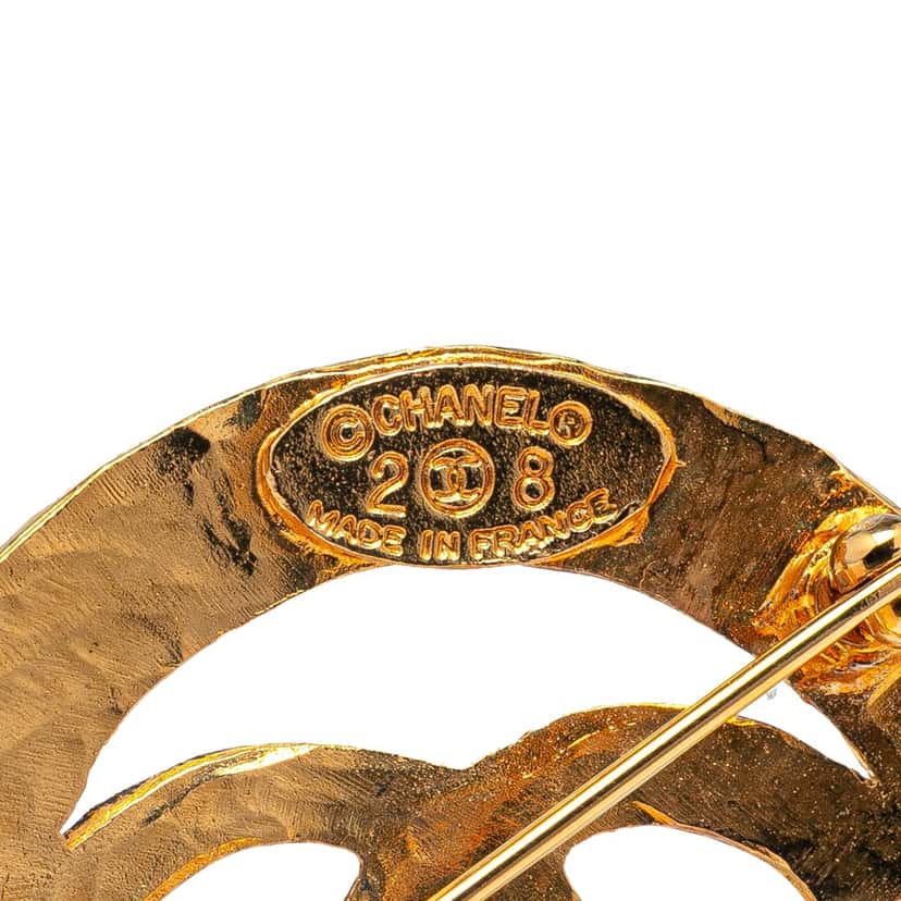 Chanel Gold Plated CC Round Brooch Gold Metal Good condition - Model View
