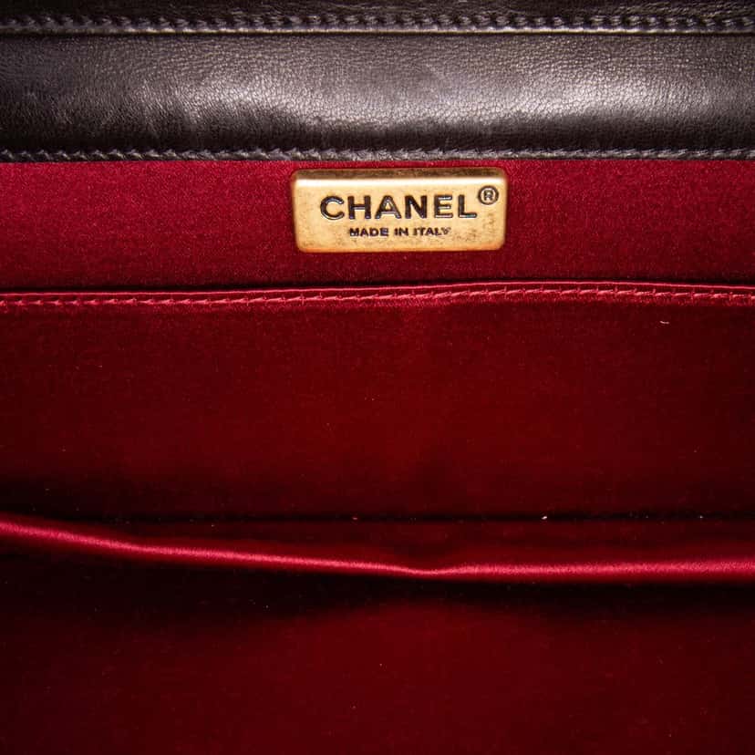 Chanel Paris Byzance Lambskin Jeweled Evening Clutch with Chain Black Leather Good condition - Model View