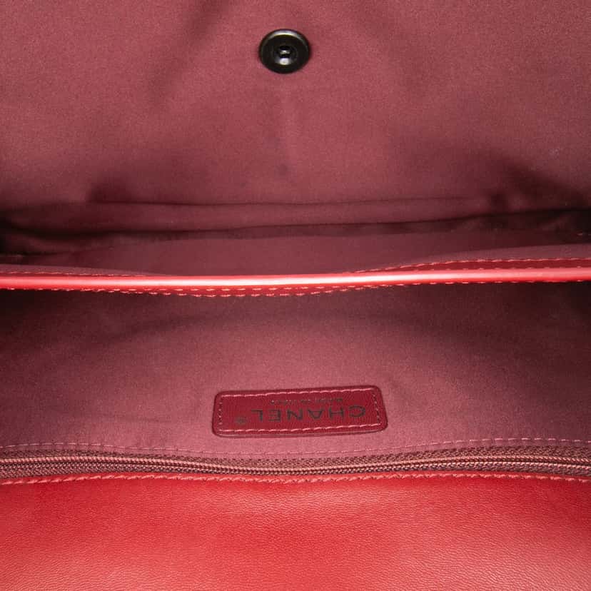 Chanel Medium Quilted Lambskin Citizen Flap Red Leather Good condition - Model View