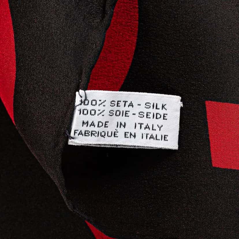 Chanel Door of Rue Cambon Silk Scarf Red Silk Good condition - Back View