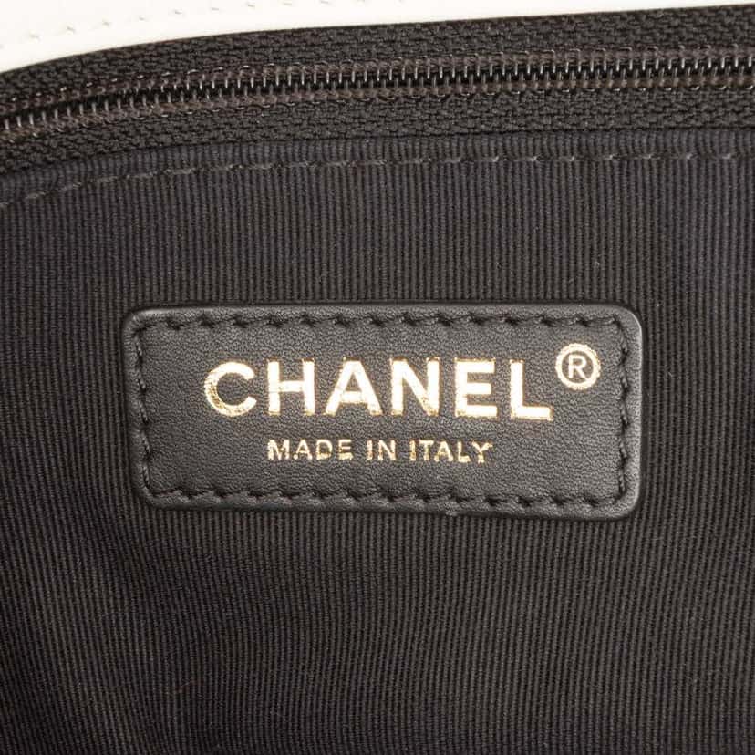 Chanel Mini Glazed Calfskin Pearl Side Flap White Leather Good condition - Box View