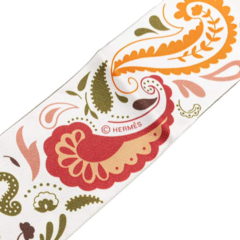 Hermès Guepards Silk Twilly Scarf White Silk Good condition - Box View