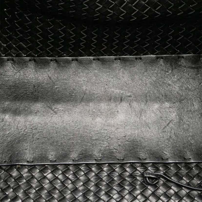 Bottega Veneta Medium Lambskin Intreccio Cabat Tote Black Leather Good condition - Model View