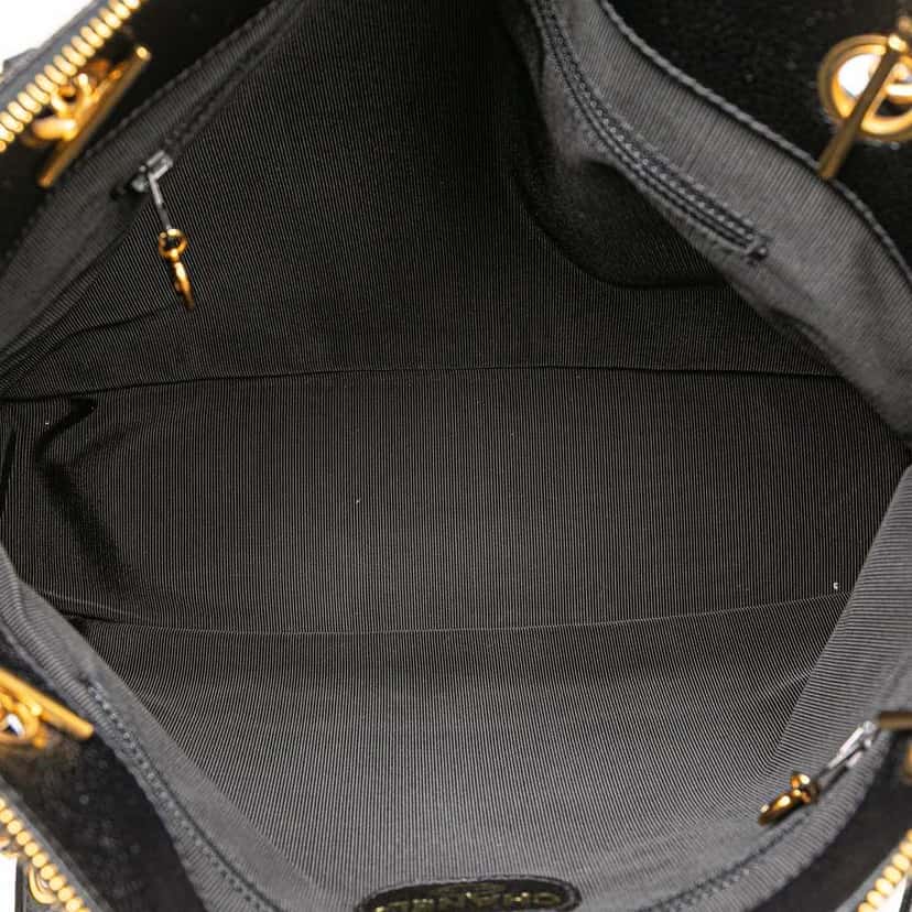 Chanel Caviar Logo Shoulder Bag Black Leather Very good condition - Model View