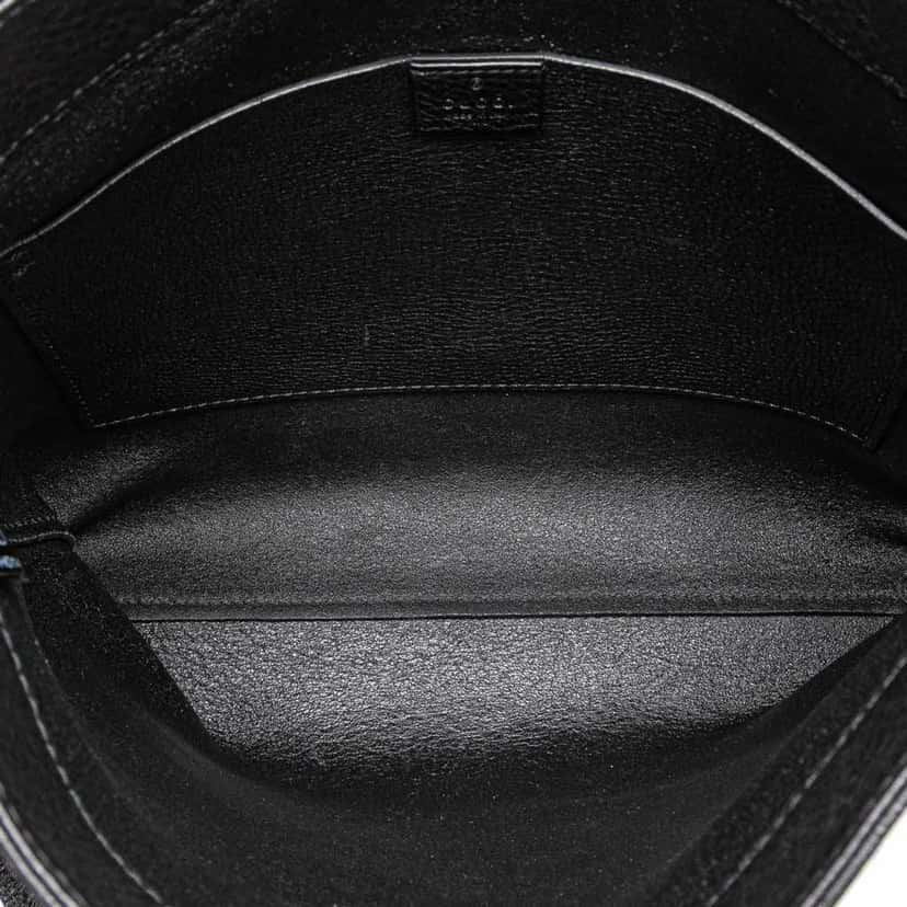 Gucci Leather Logo Embossed Messenger Bag Black Leather Good condition - Model View