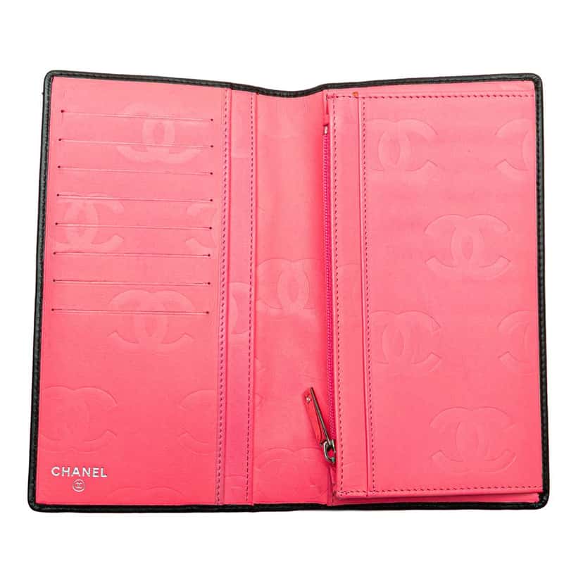 Chanel Quilted Lambskin Cambon Ligne Bifold Wallet Black Leather Good condition - Model View