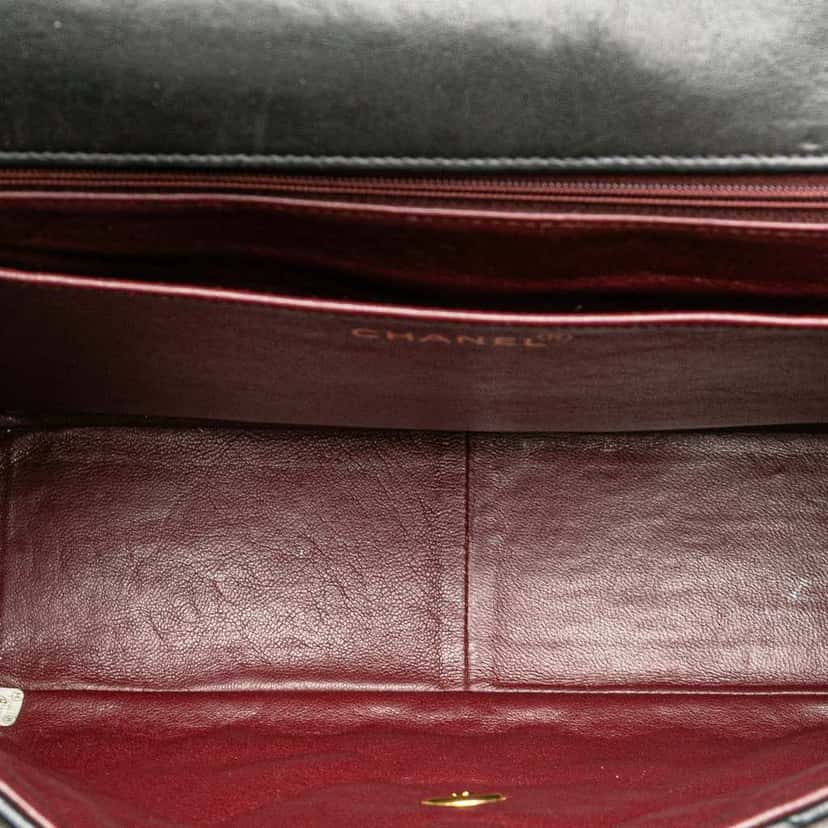 Chanel Jumbo Classic Lambskin Single Flap Black Leather Good condition - Model View
