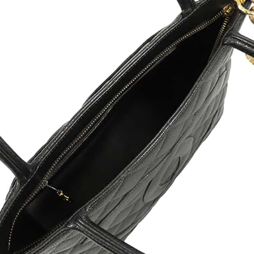 Chanel Caviar Medallion Tote Black Leather Good condition - Model View