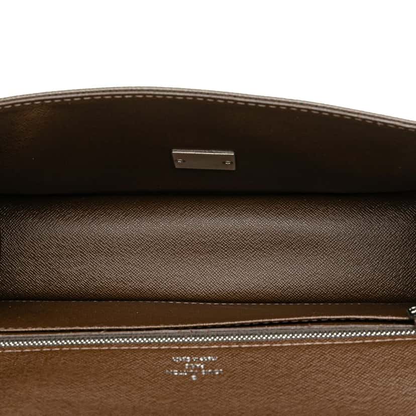 Louis Vuitton Taiga Selenga Brown Leather Good condition - Model View