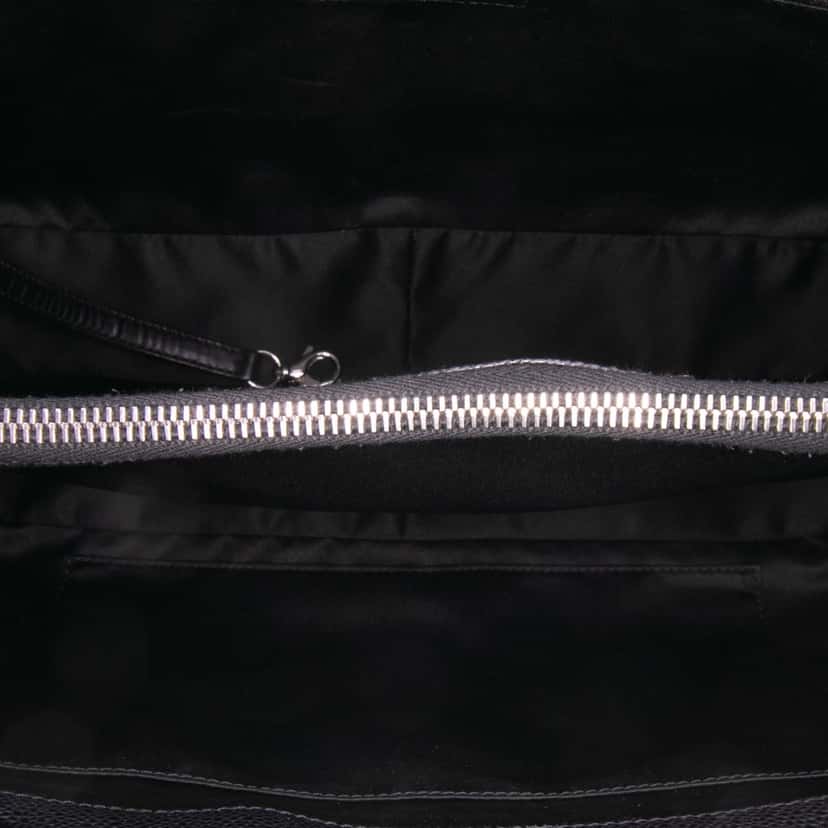 Chanel Caviar Grand Shopping Tote Black Leather Good condition - Model View