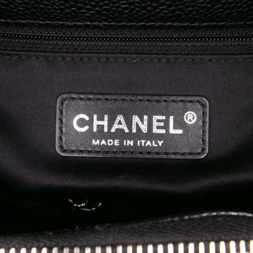 Chanel Caviar Grand Shopping Tote Black Leather Good condition - Box View