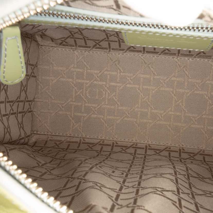 Dior Medium Patent Cannage Lady Dior Green Leather Good condition - Model View