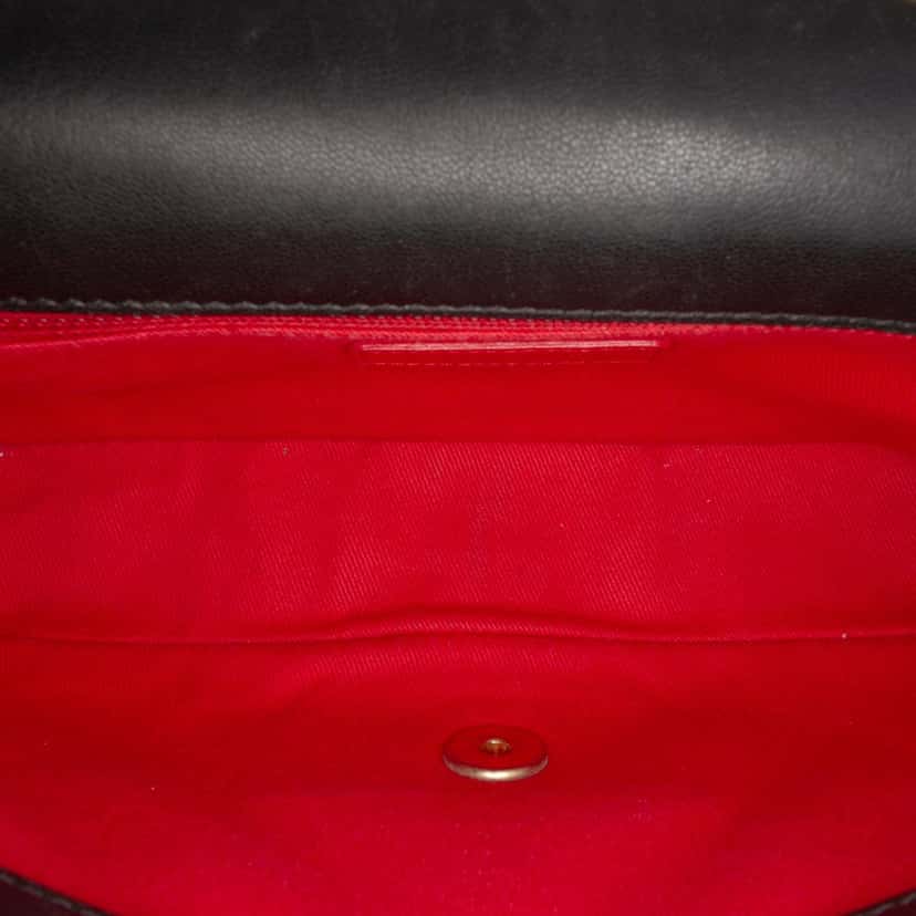 Chanel CC Quilted Lambskin Contrast Stitch Single Flap Black Leather Good condition - Model View